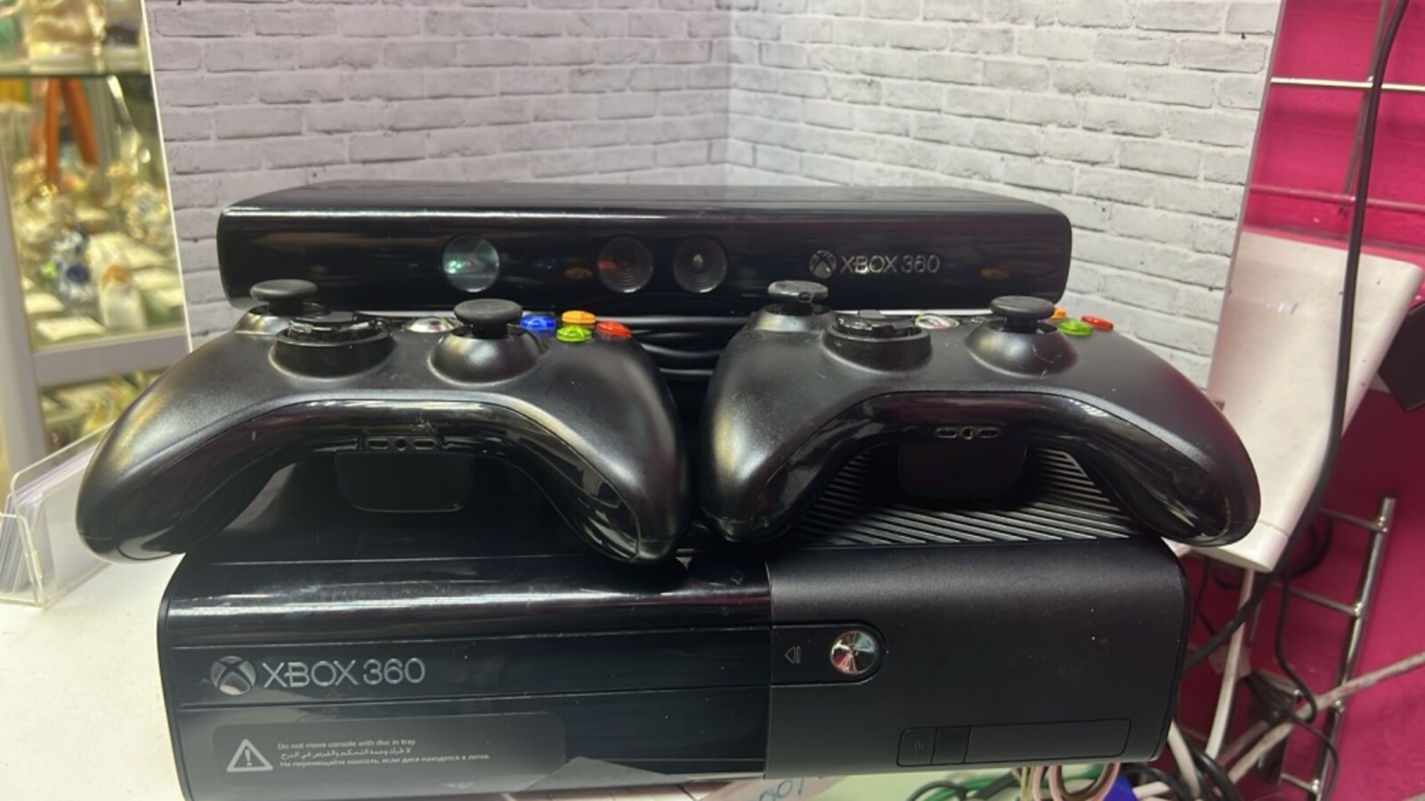 Игровая приставка XBOX 360 e 500gb + kinect + 2 gmepad