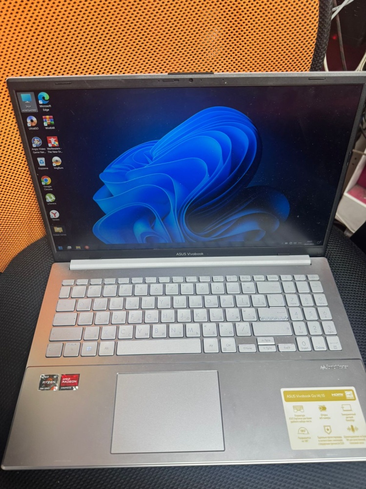 Ноутбук ASUS Ryzen 3