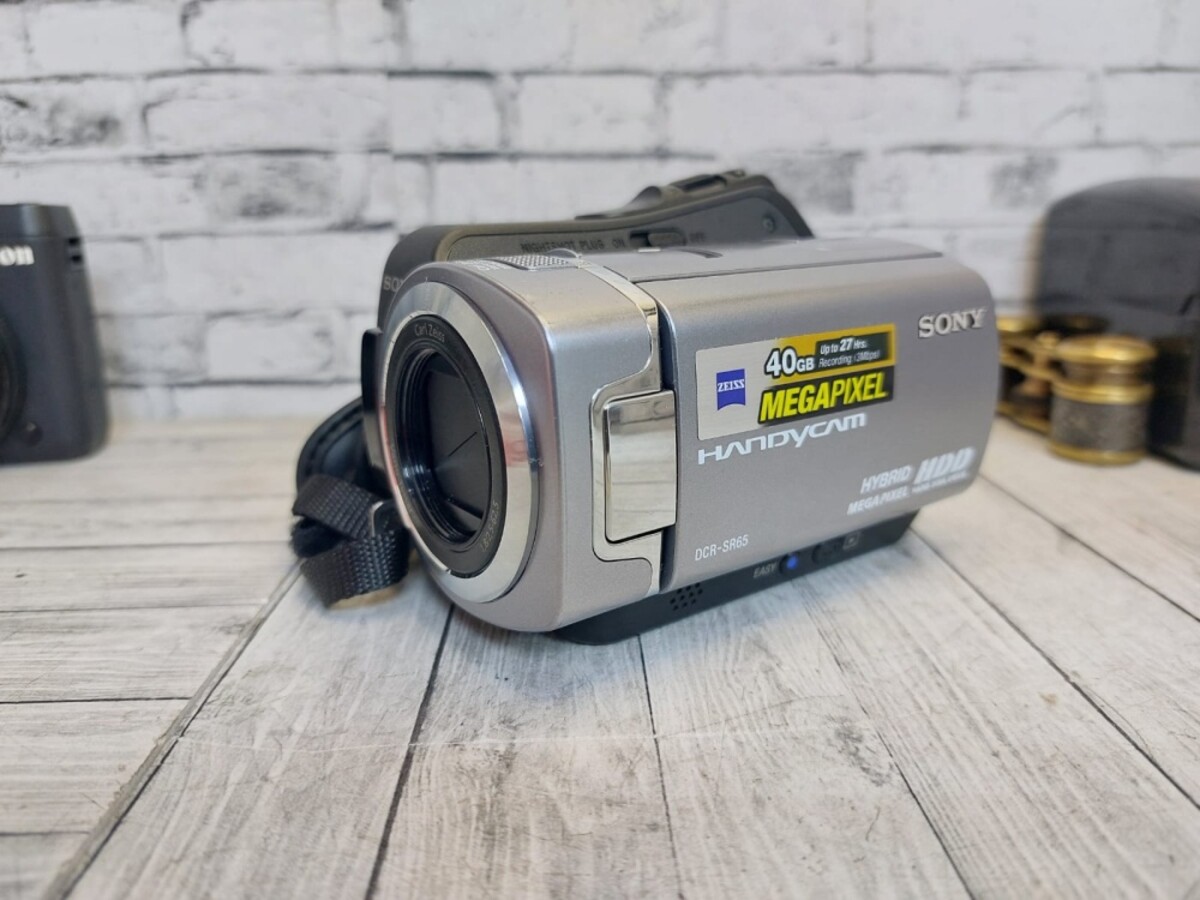 Видеокамера Sony DCR SR65