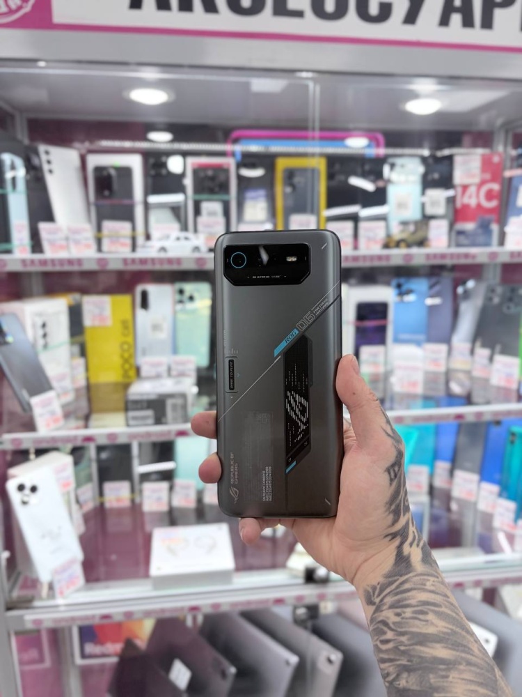 Мобильный телефон ASUS rog 6d 12\256