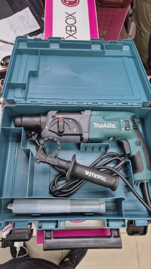 Перфоратор Makita HR2470F
