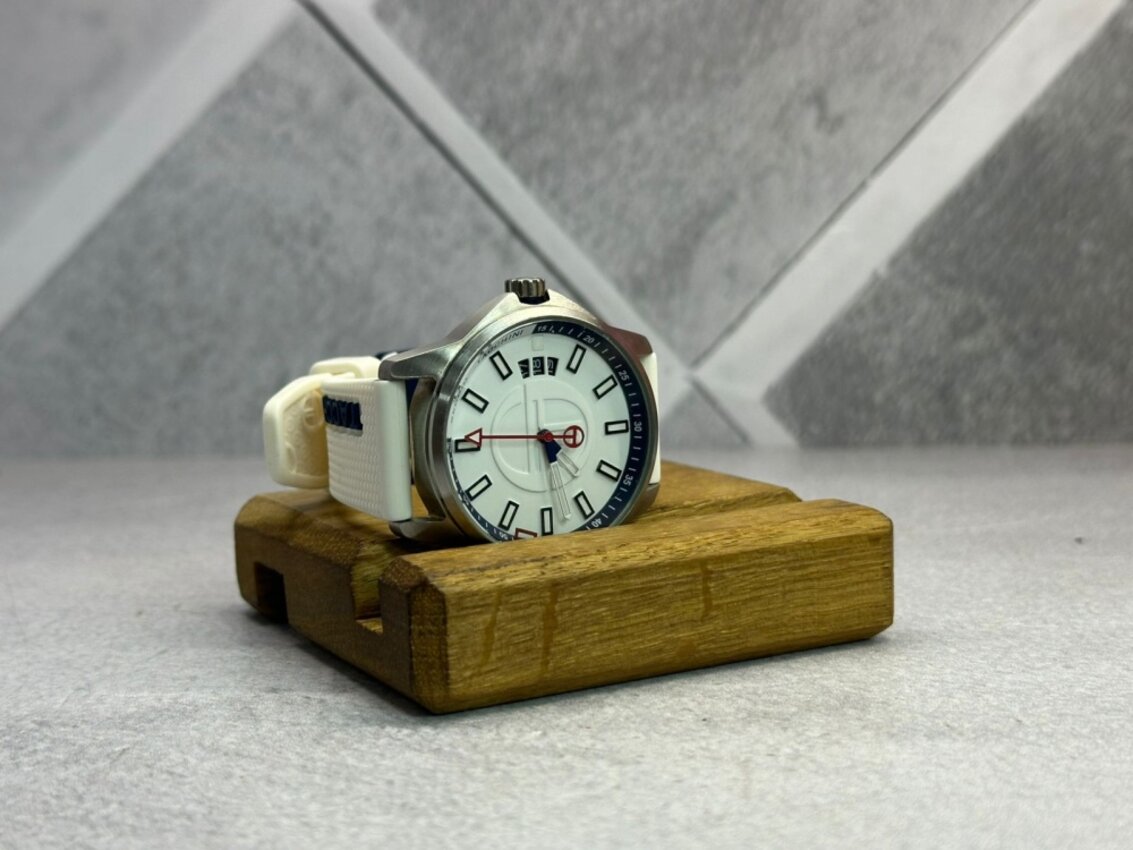 Часы Sergio Tachinni