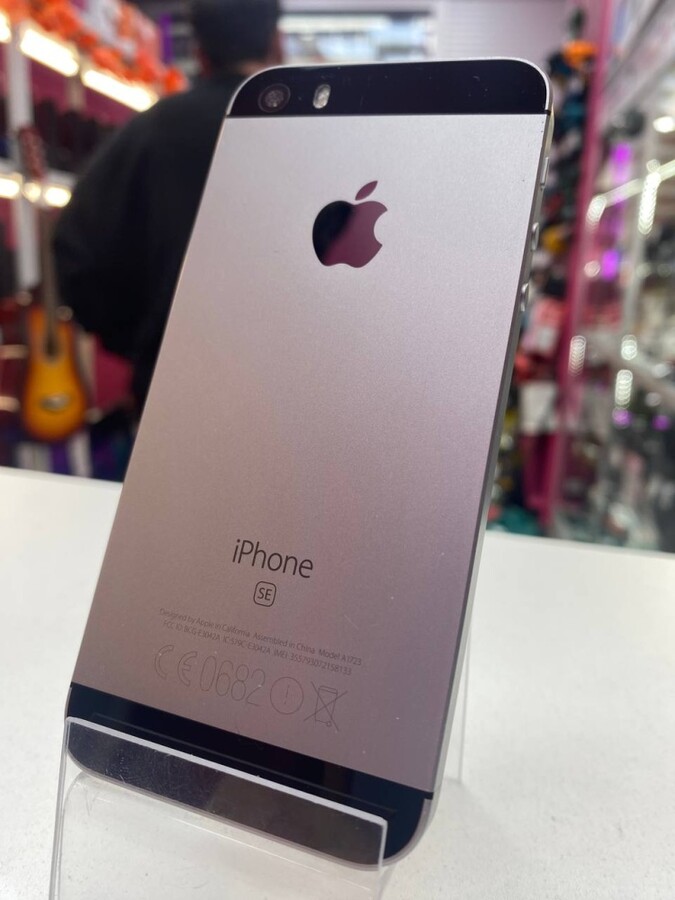 Смартфон iPhone SE 16gb