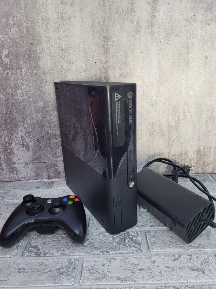 Игровая приставка XBOX 360