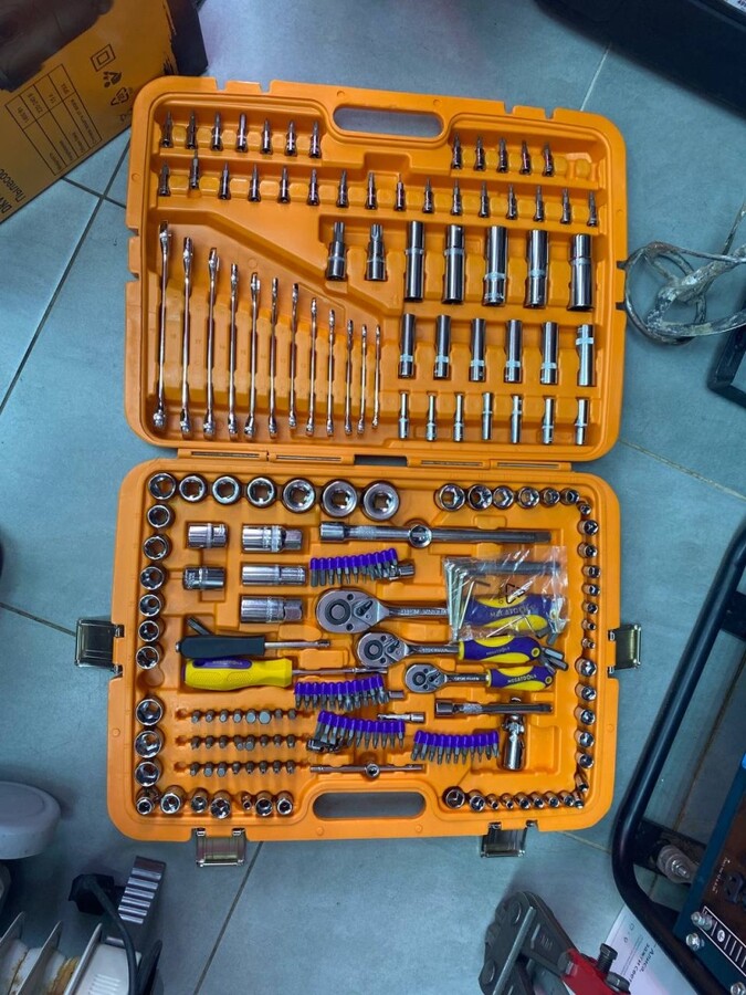 Набор инструментов для автомобиля MEGATOOLS 216 предметов