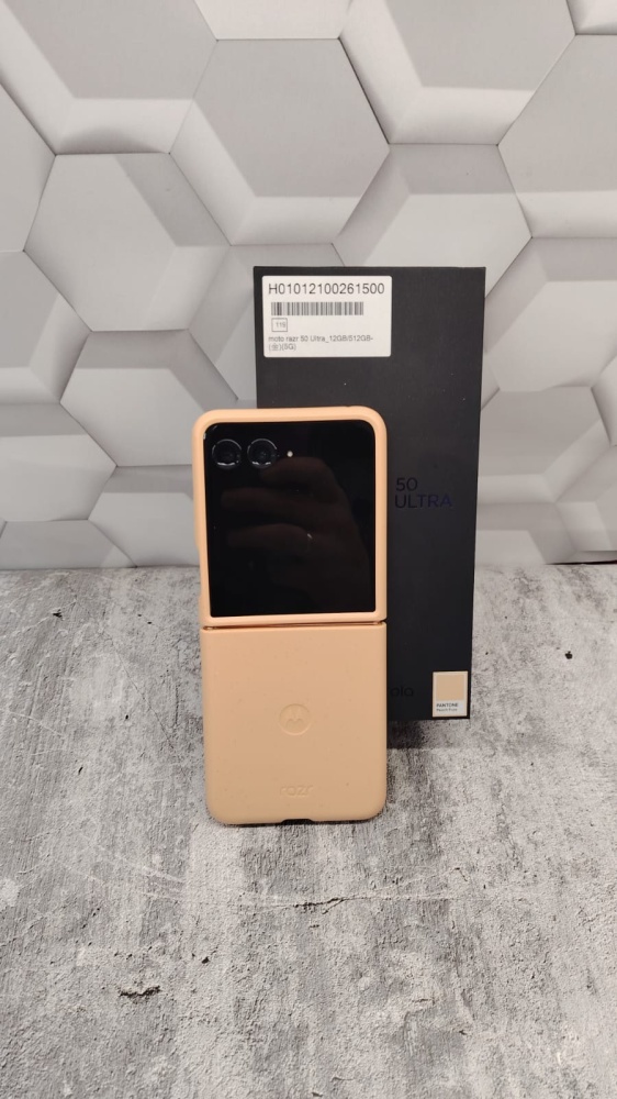Мобильный телефон Motorola Razr 50 Ultra