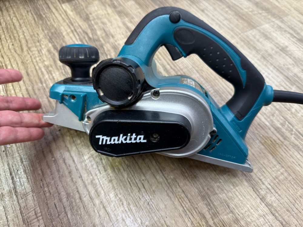 Рубанок Электрический MAKITA KP0810