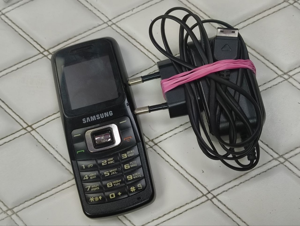 Телефон Samsung SGH-B130