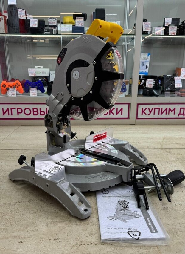 Торцовочная пила Калибр  ПТЭ-1900/255М