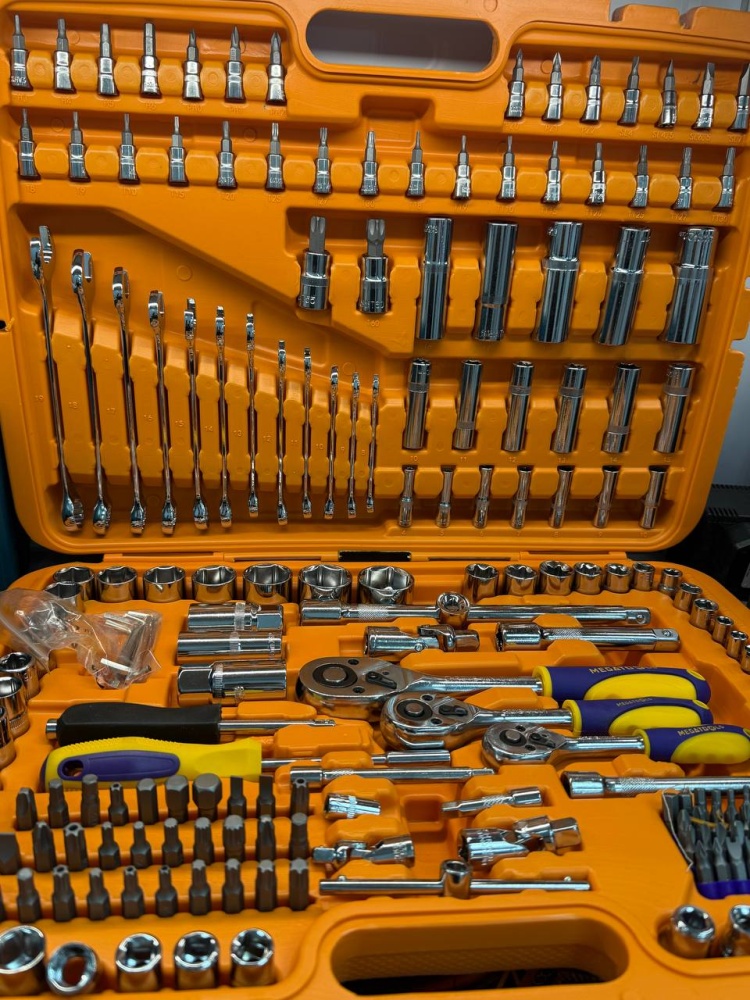 Набор инструментов для авто MEGATOOLS