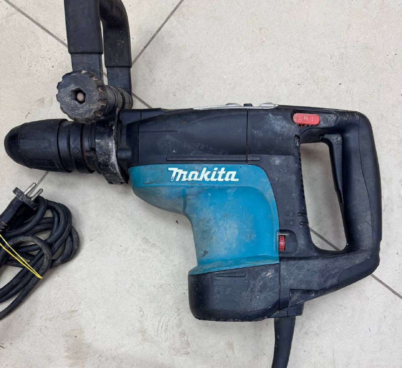 Перфоратор Makita HR4001C