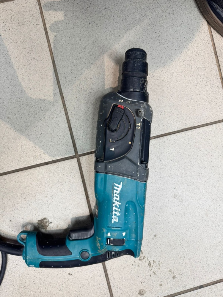 Перфоратор Makita HR2470