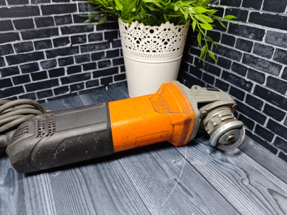 УШМ (Болгарка) AEG c переключателем