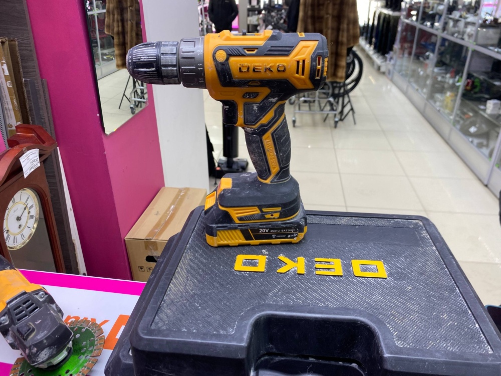 Шуруповерт DEKO ZKCD20V-BMC