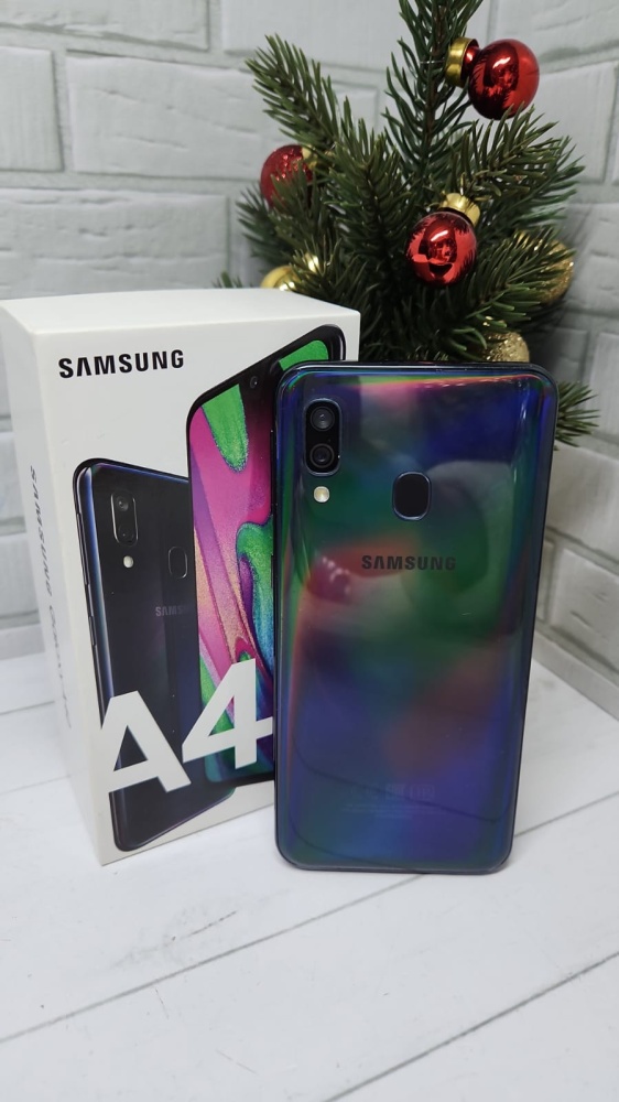 Смартфон Samsung A40 4/64