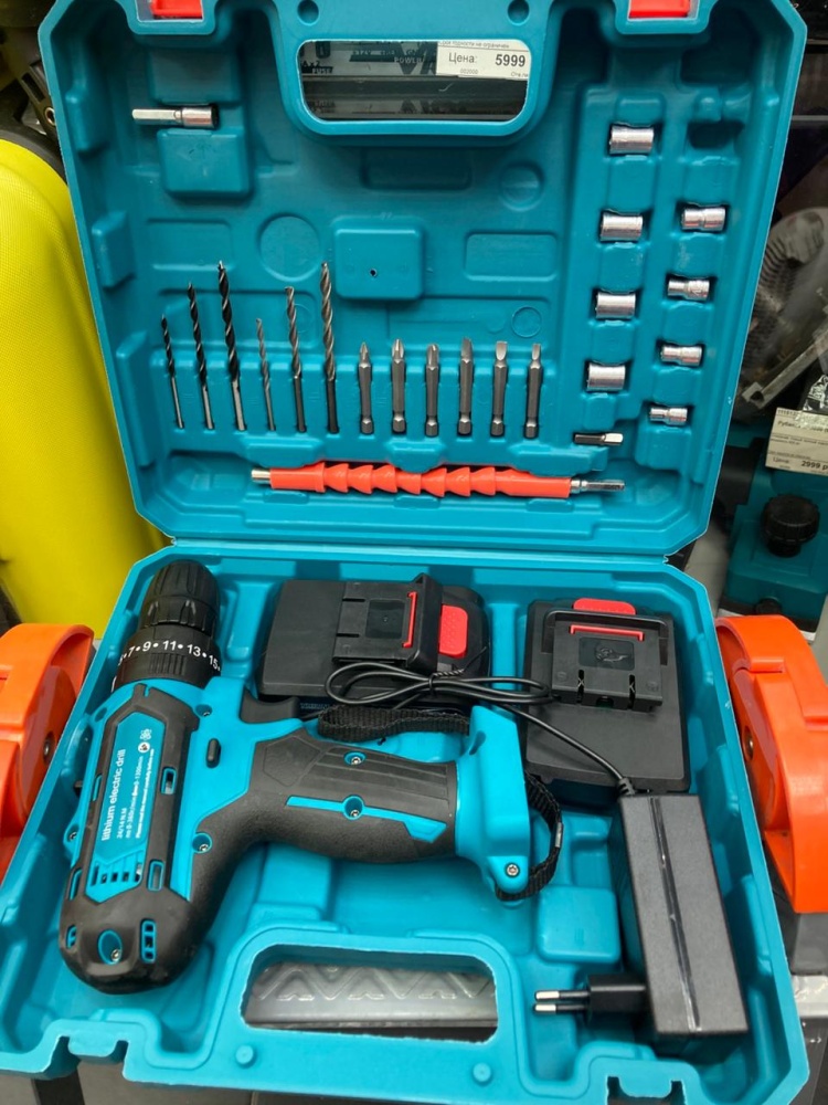 Шуруповерт Макита