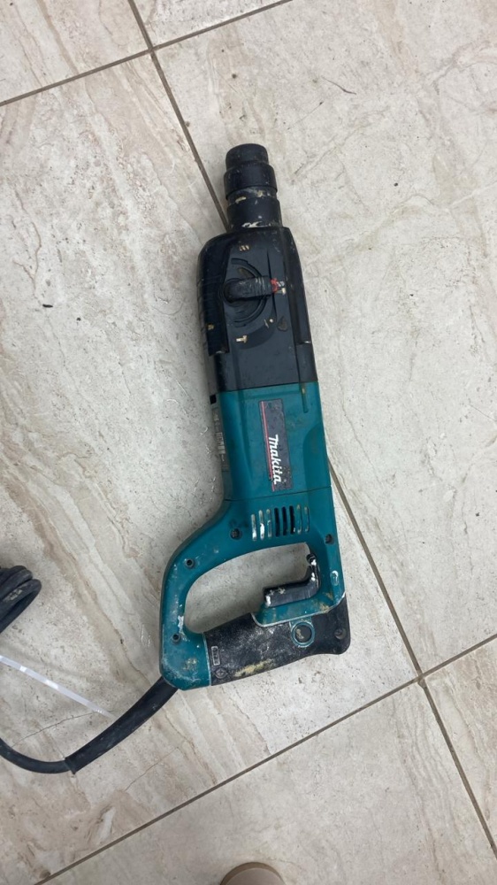 Перфоратор Makita HR 2555