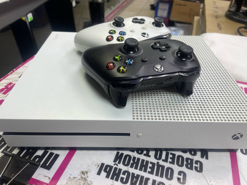 Игровая приставка XBOX ONE S