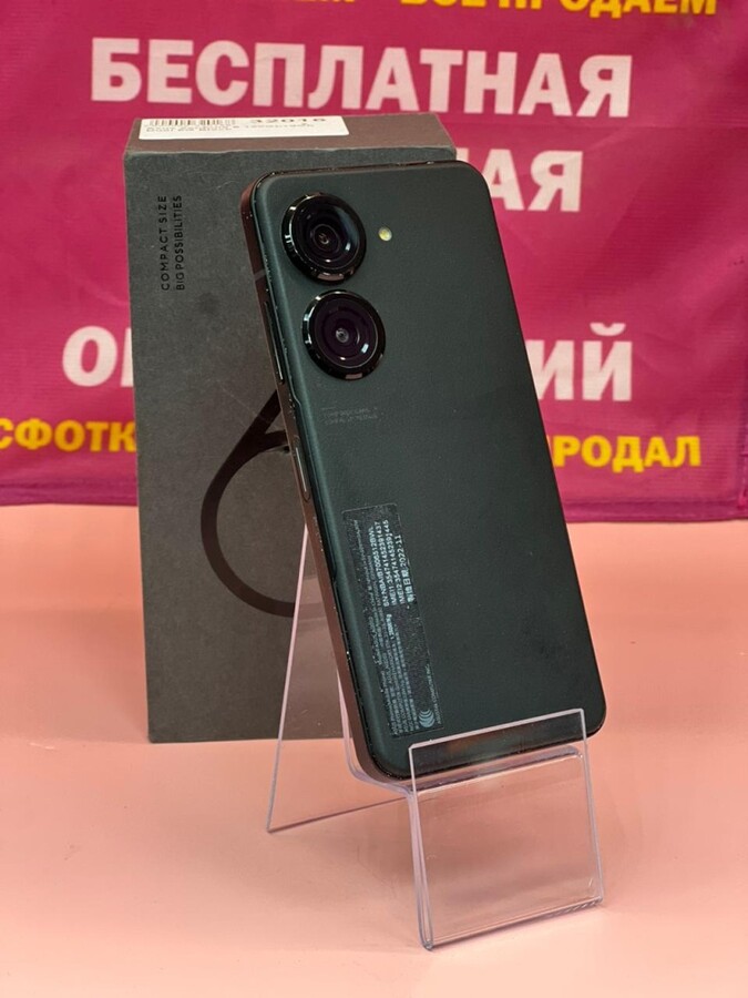 Мобильный телефон ASUS 8\128