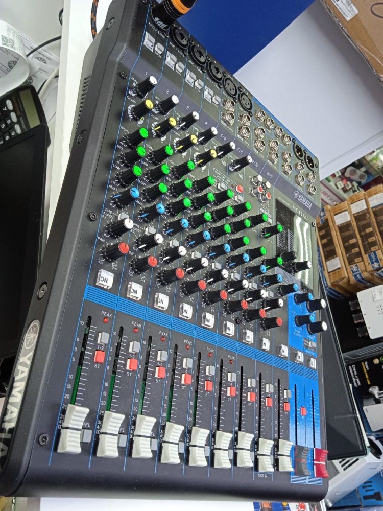 Микшерный пульт Yamaha mg12xu