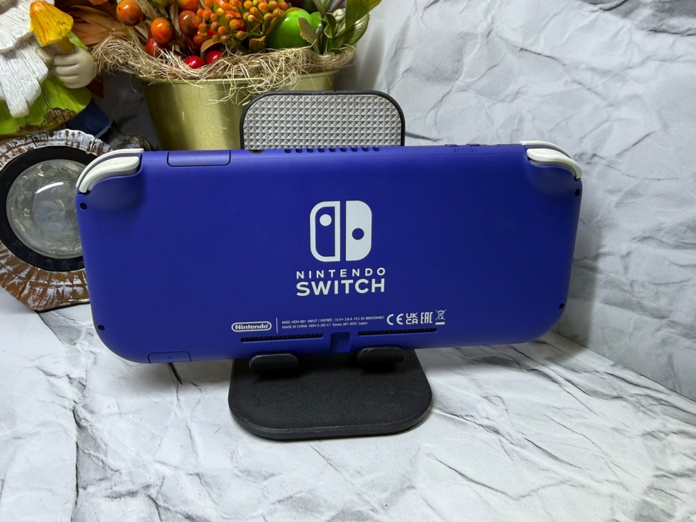 Игровая приставка Nintendo Switch LITE
