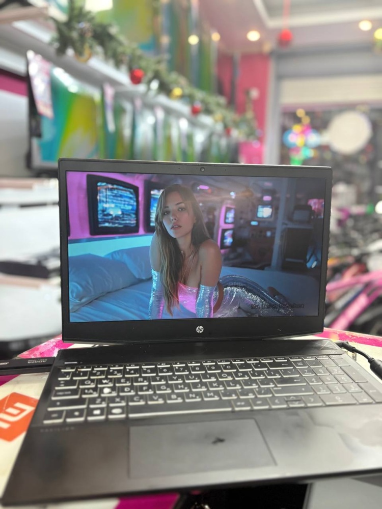 Ноутбук HP Pavilion i5-8250u 1.6/gtx 1050/озу 32/1tb