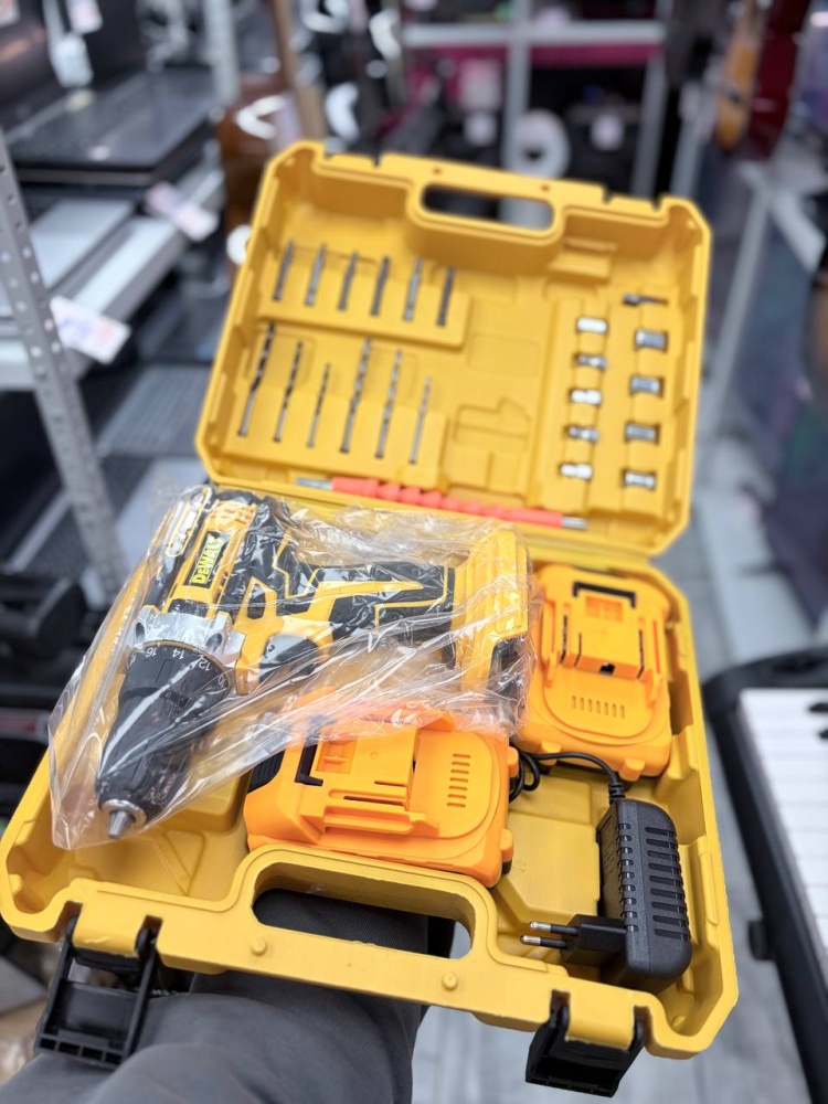 Шуруповерт DeWalt