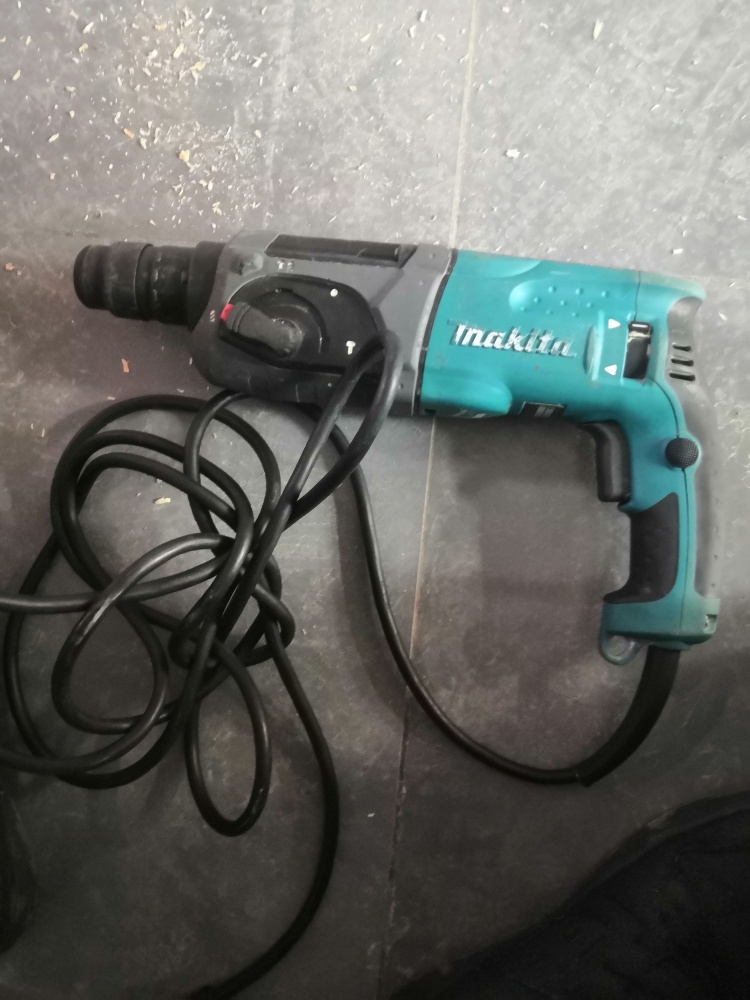 Перфоратор Makita HR2470