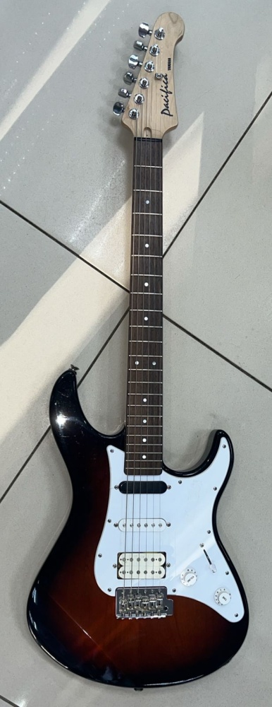 Гитара YAMAHA Pacifica 112j