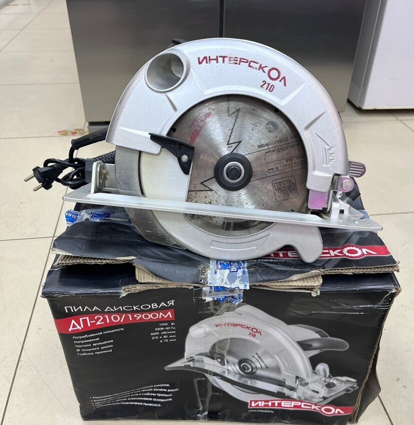 Циркулярная пила Интерскол дп-210/1900м