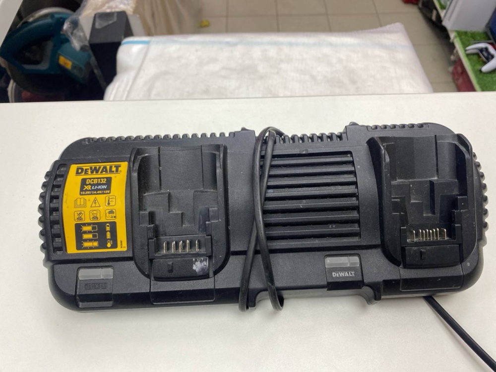 зарядное устройство DeWalt DCB132