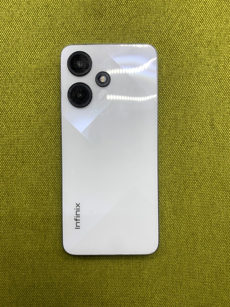 Мобильный телефон Infinix hot 30i 4/128