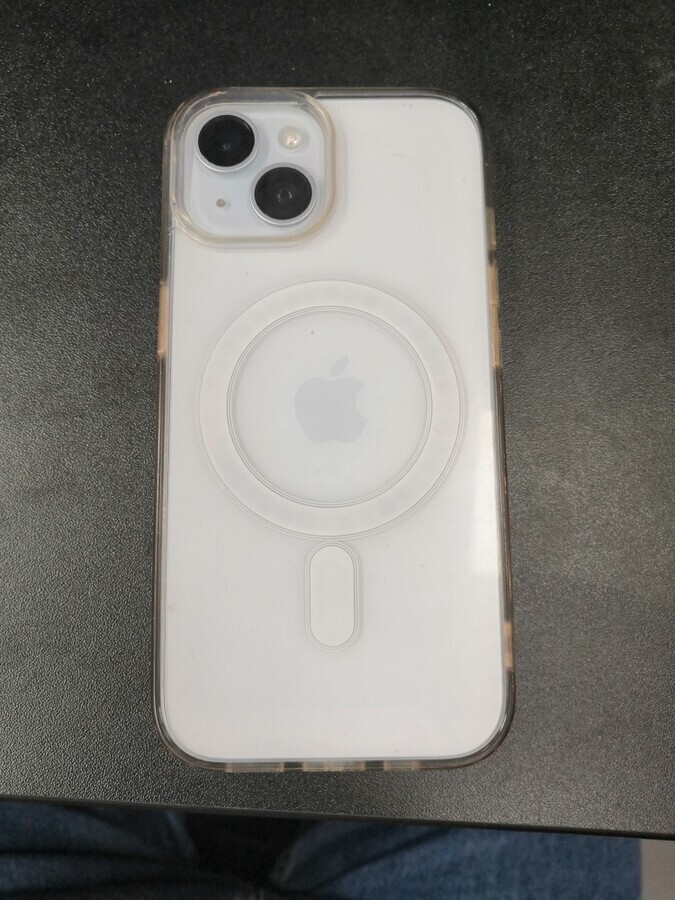 Смартфон iPhone 15