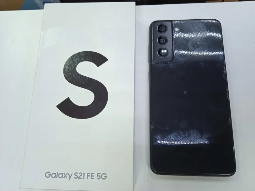 Смартфон Samsung S21 FE 8/256гб