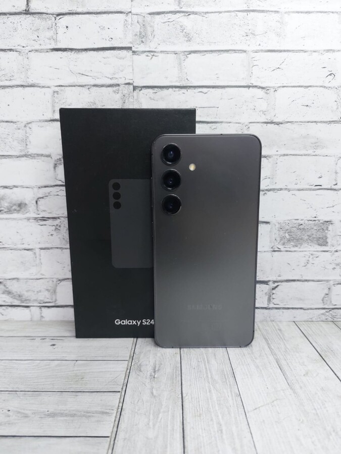 Смартфон Samsung S24 8/128