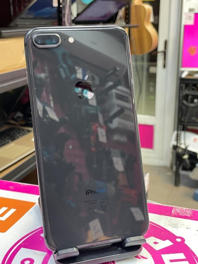 Смартфон iPhone 8+ 64 Gb 75%