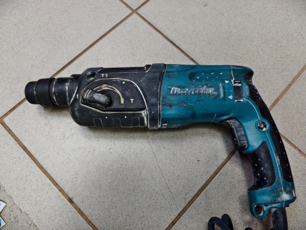 Перфоратор MAKITA HR 2470