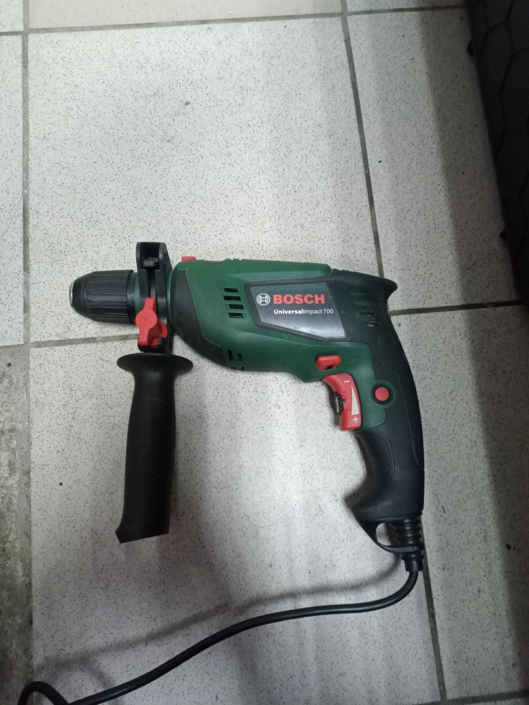 Дрель УДАРНАЯ BOSCH UNIVERSALIMACT 700