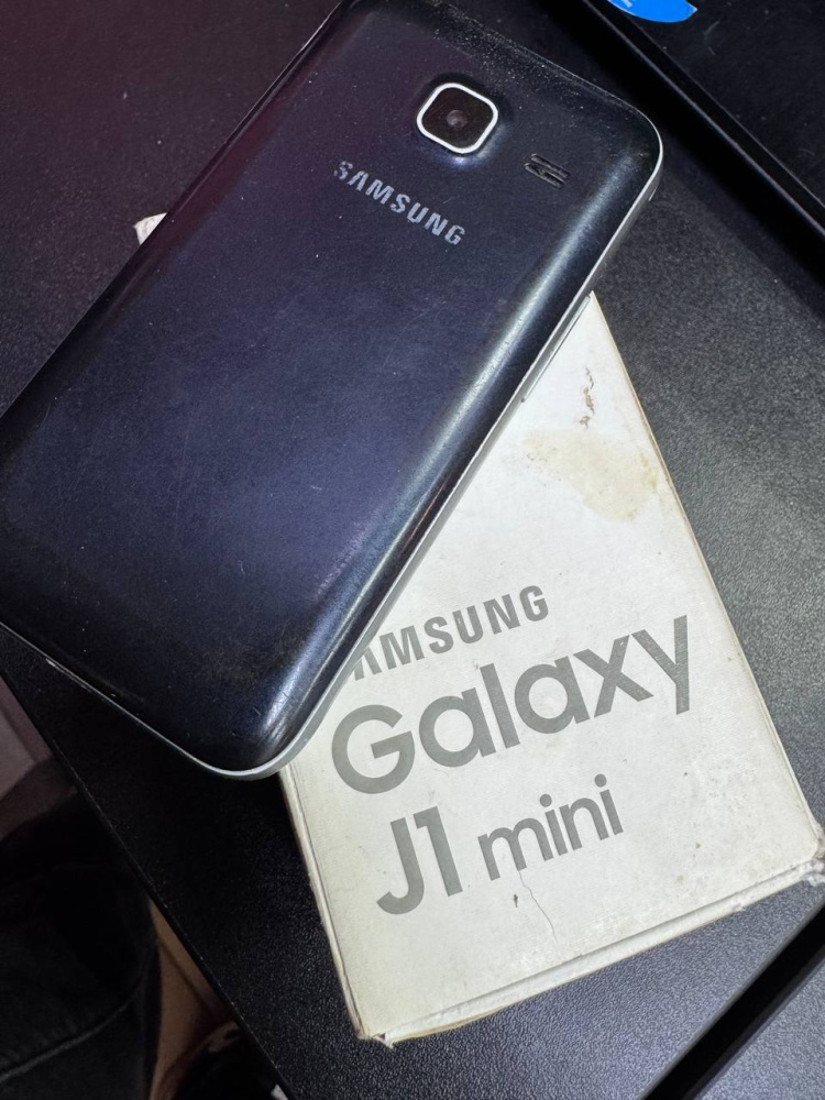Смартфон Samsung J1 mini