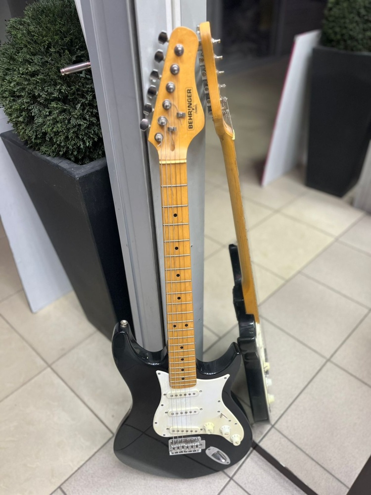 Гитара Behringer