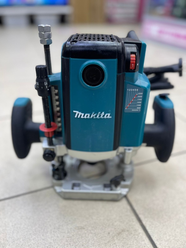 Фрезер Makita RP2300FC