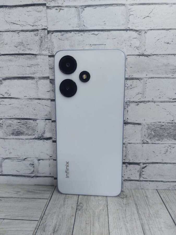 Мобильный телефон Infinix Hot 30i 8/128