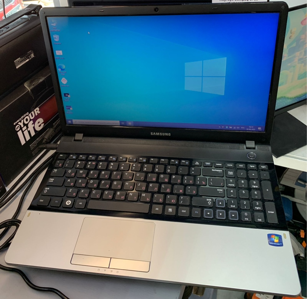 Ноутбук Samsung NP300E