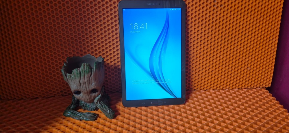 Планшет Samsung Tab E