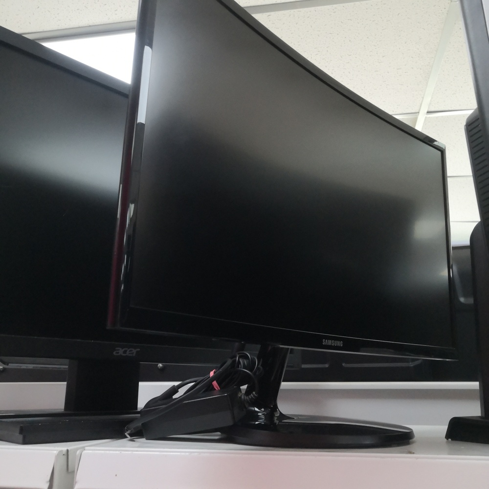 Монитор Samsung C24F390FHI