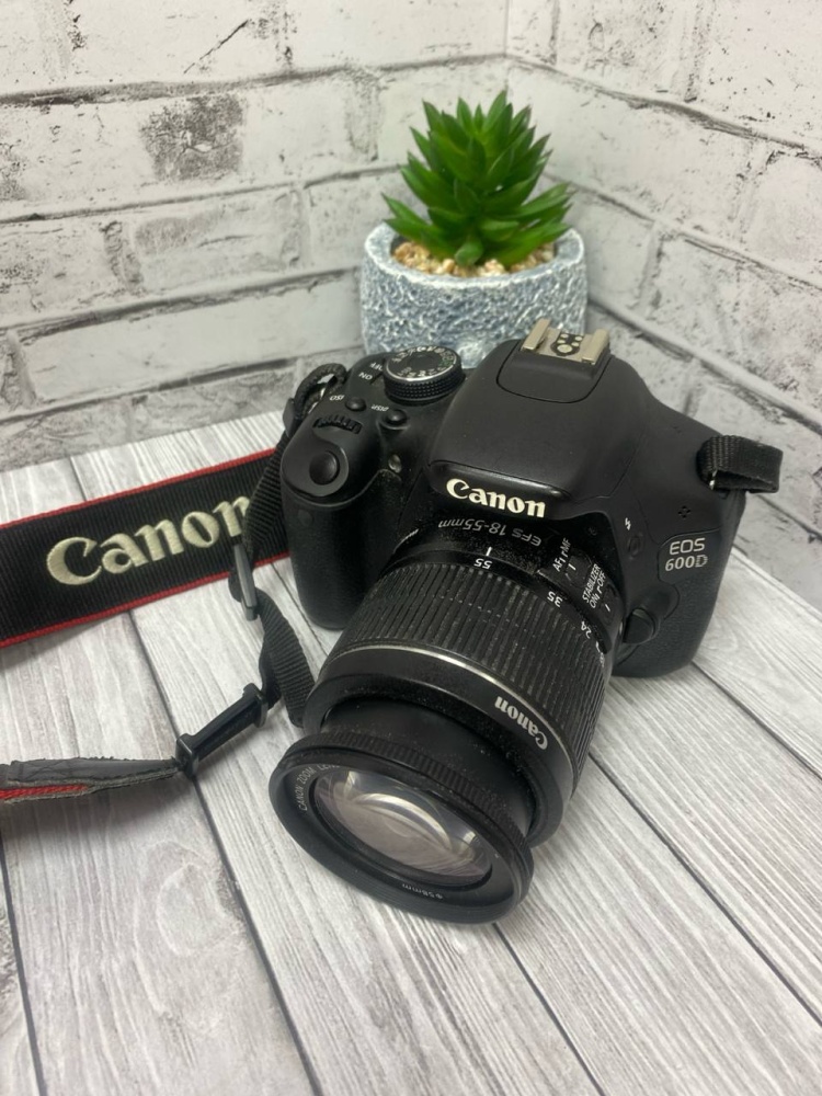 Фотоаппарат Canon 600D
