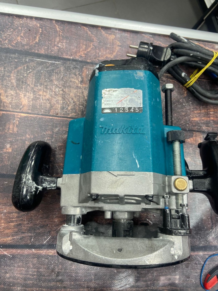 Фрезер  MAKITA 3612c