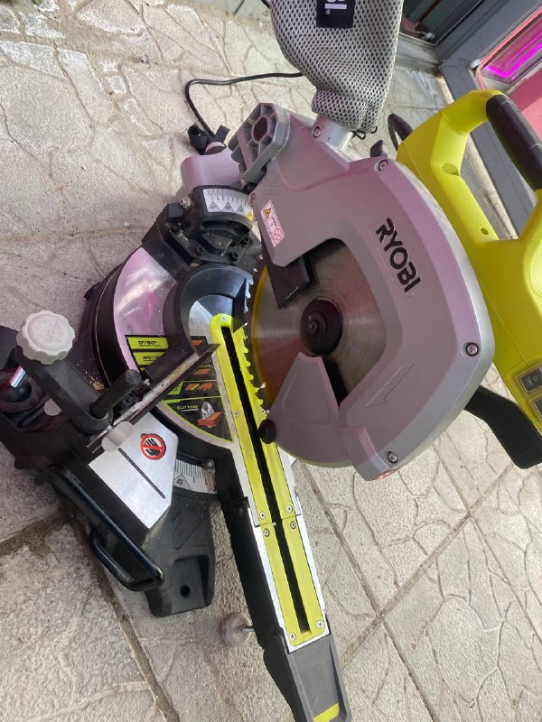 Торцовочная пила Ryobi EMS254L