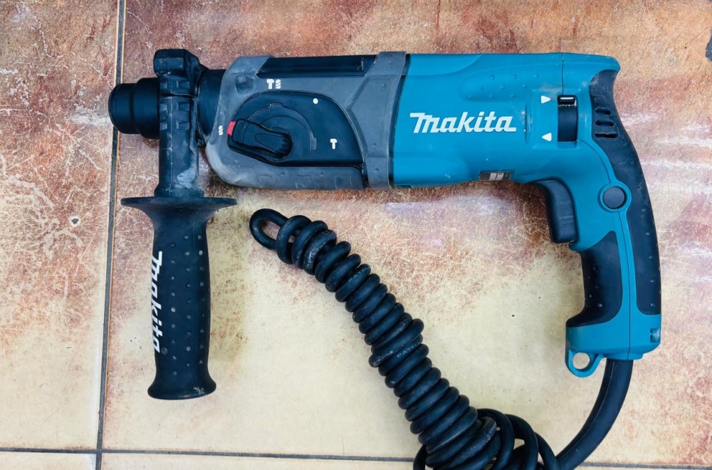 Перфоратор MAKITA HR2470