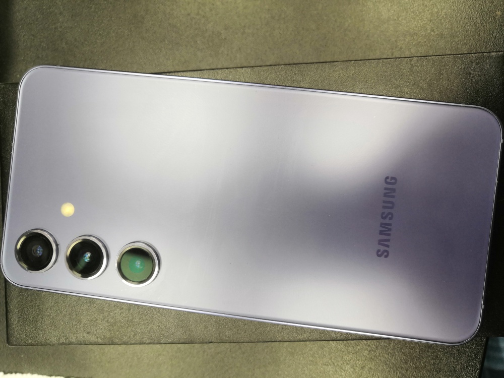 Смартфон Samsung S24 8/256